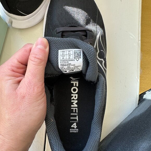 Saucony Kinavera 13! Women's size 8.5. Hard to find!! - Picture 2 of 10